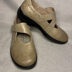 Propet Women's Golda Mary Jane Shoes Size 8,5X(2E)